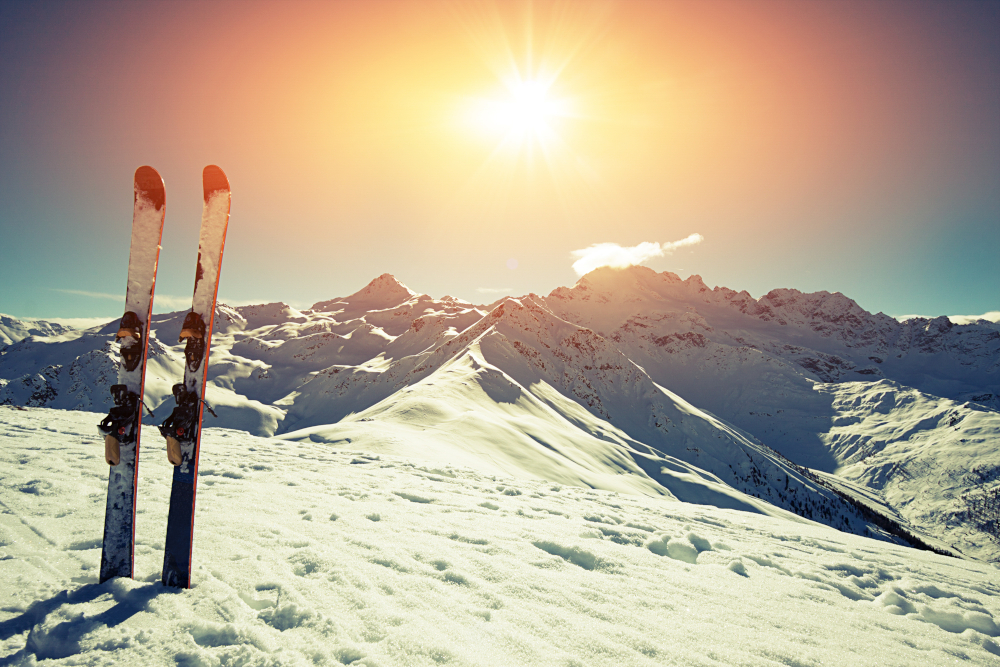 Skis in snow at Mountains